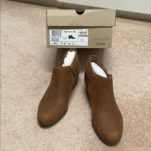 NWT Clarks Collection Adreena Field booties in Dark Tan leather, size 10M